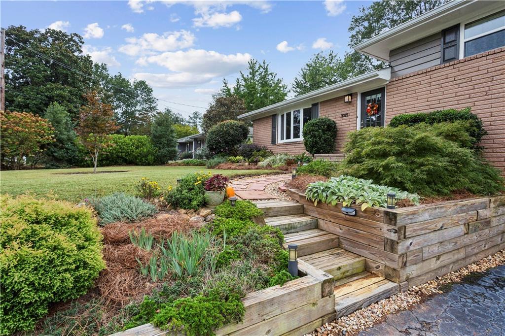 3075 Vandiver Dr., Marietta, GA 30066