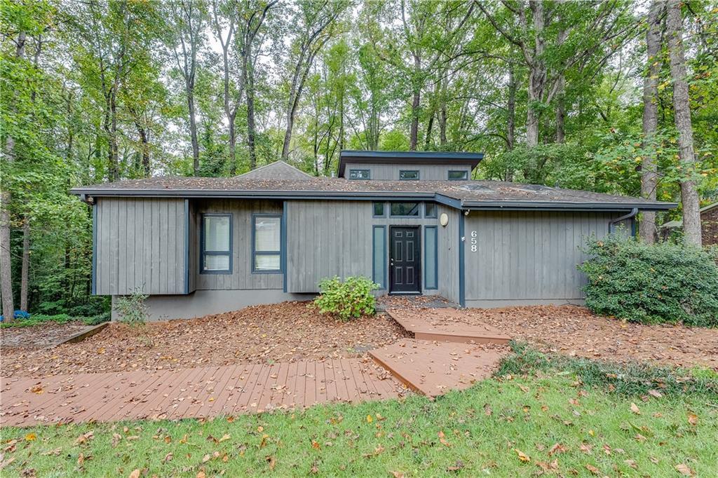 658 Planters Row, Lilburn, GA 30047