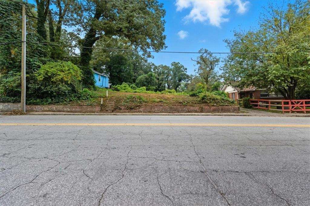 888 Hollywood Rd., Atlanta, GA 30318