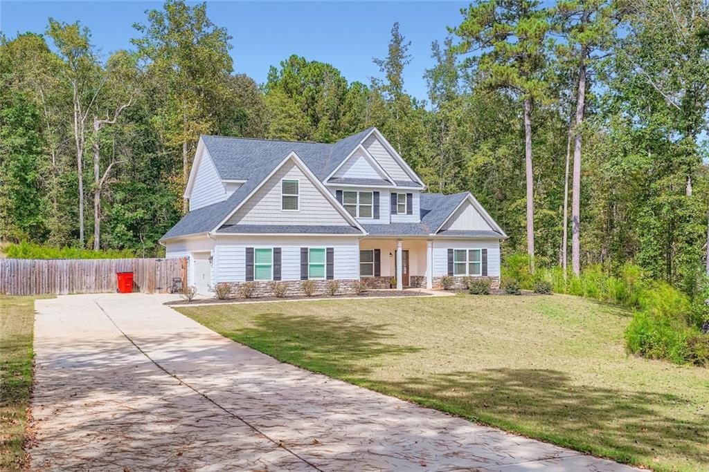 35 Hawthorn Ln., Covington, GA 30014