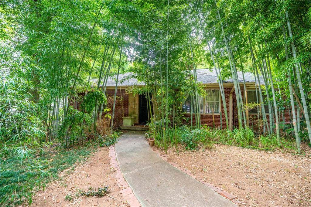586 Lakeshore Dr., Atlanta, GA 30307