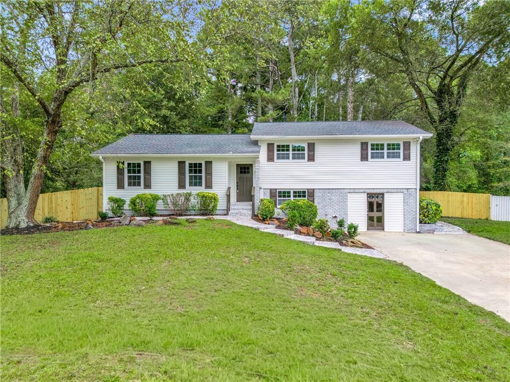 1050 Tanglewood Tr., Woodstock, GA 30189
