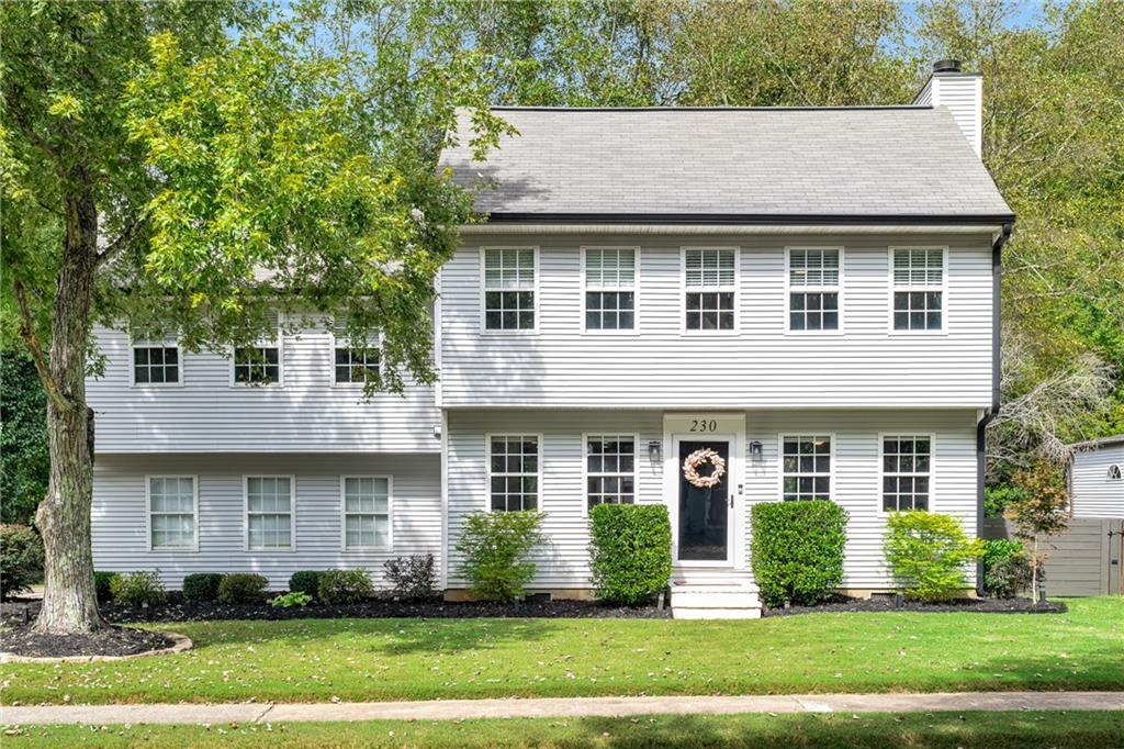 230 Park Bridge Ln., Roswell, GA 30075