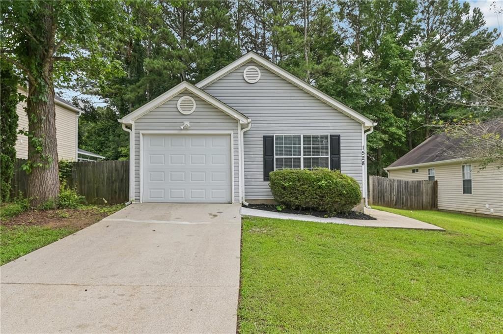 1528 Wembley Dr., Douglasville, GA 30134