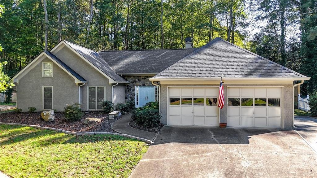 767 Edgewater Ln., Kennesaw, GA 30144