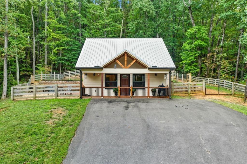 415 Woods Rd., Talking Rock, GA 30175