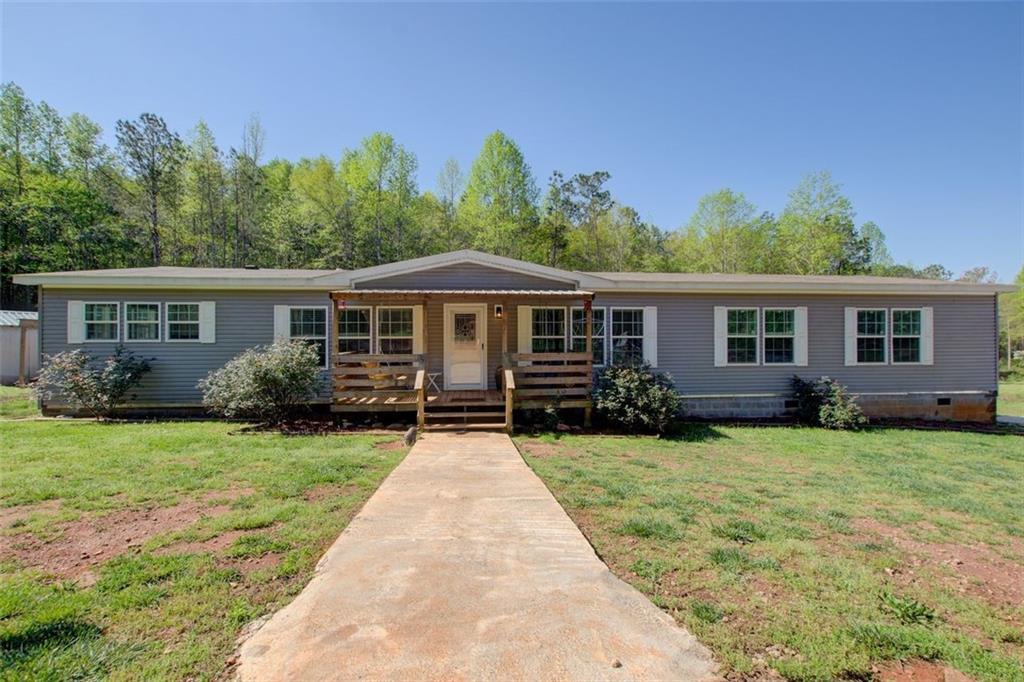 537 Craven Rd., Roopville, GA 30170