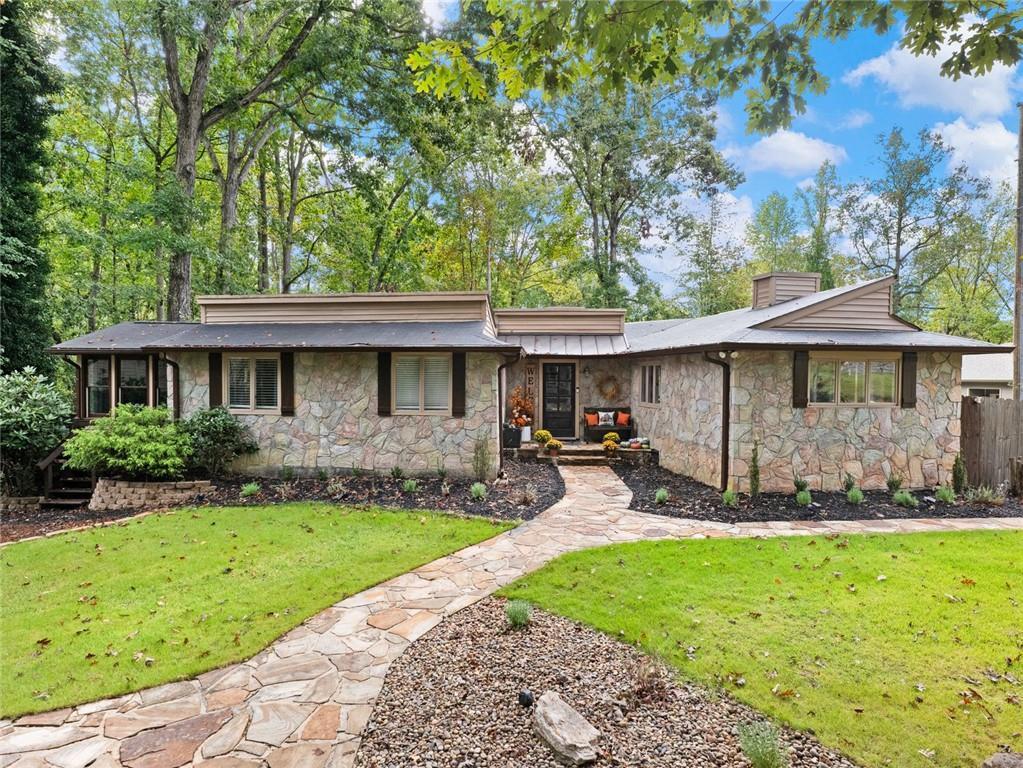 45 Lakepoint Dr., Dawsonville, GA 30534