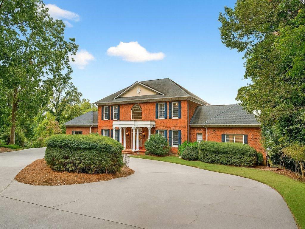 725 Mountain View Cir., Gainesville, GA 30501