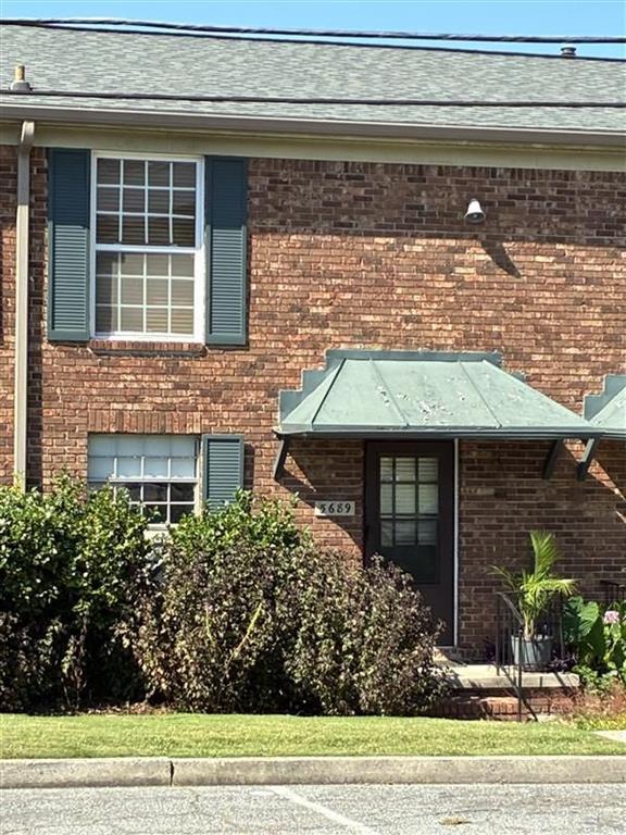 5689 Kingsport Dr., Atlanta, GA 30342
