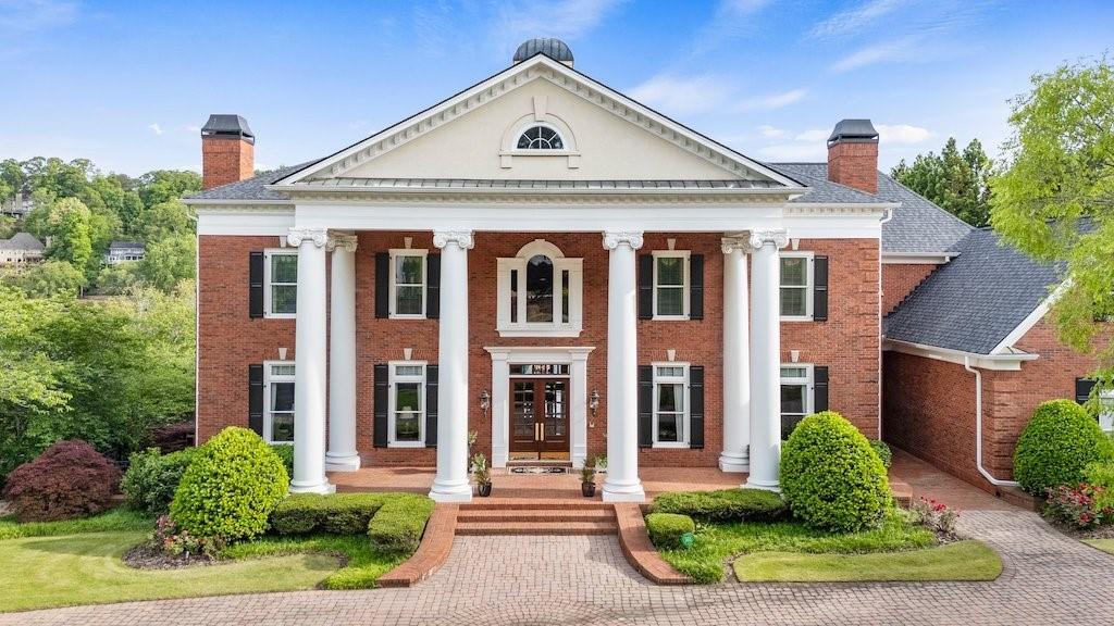 1075 Carnoustie Ln., Alpharetta, GA 30005