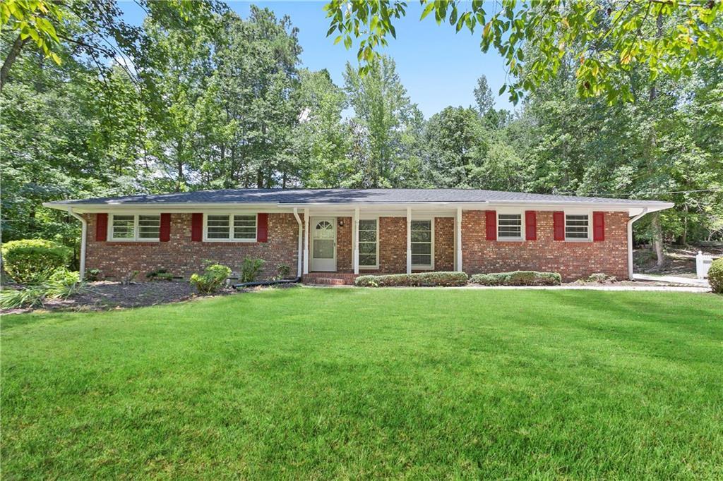 85 Valleybrook Dr., Fairburn, GA 30213
