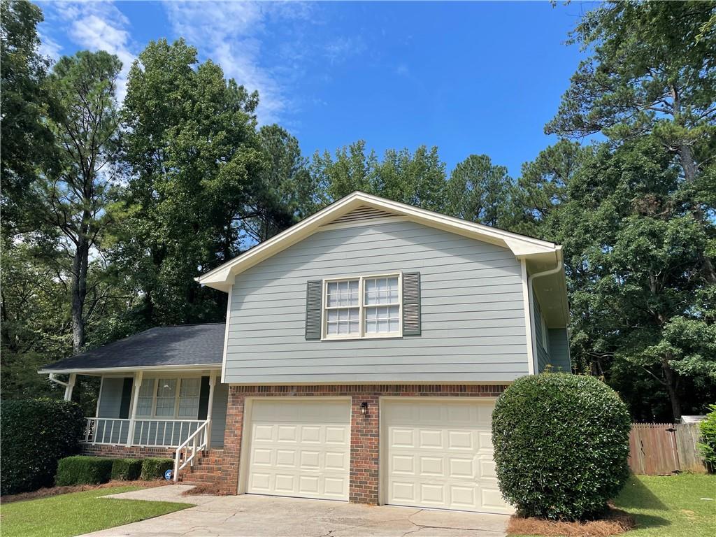 1679 Oak Forest Dr., Conyers, GA 30013