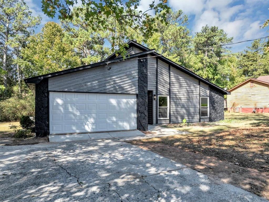 6255 Mozart Dr., Riverdale, GA 30296