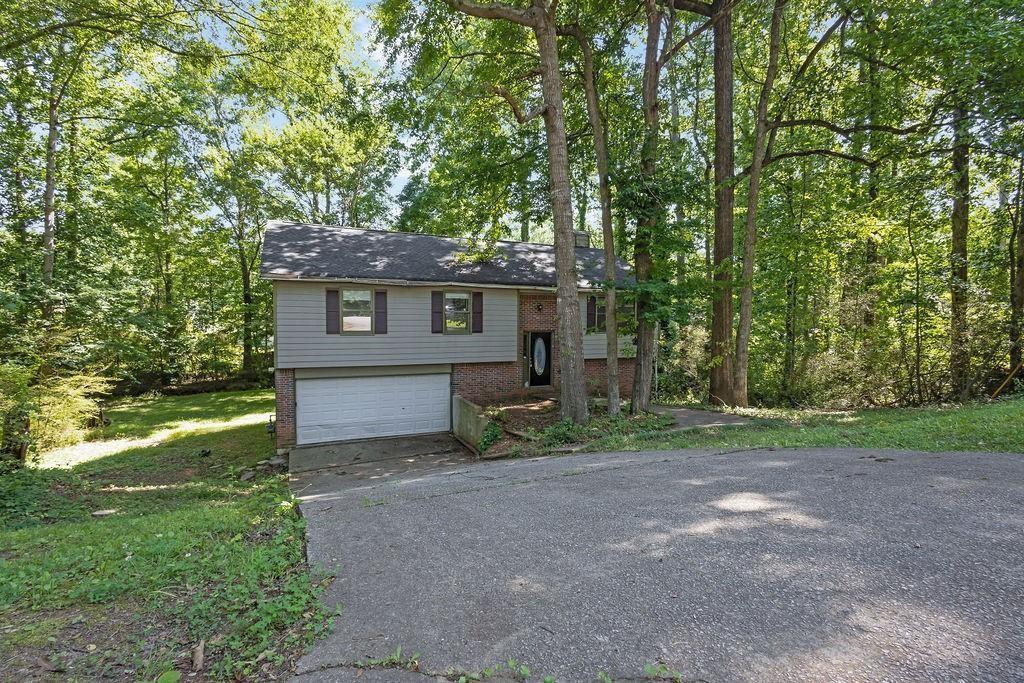 3189 Glen Hollow Dr., Rex, GA 30273