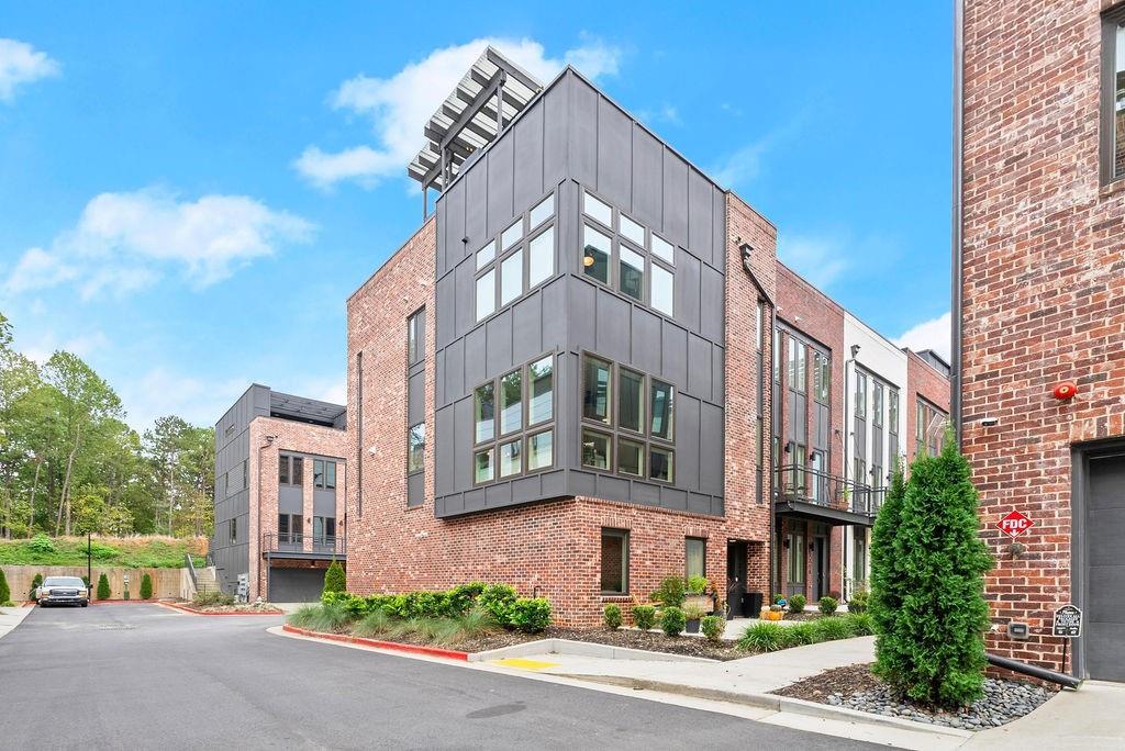 1256 Chelsea Cir., Atlanta, GA 30318