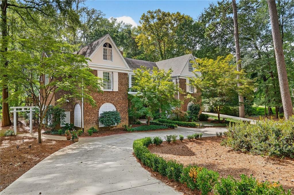 1018 Peachtree Battle Cir., Atlanta, GA 30327