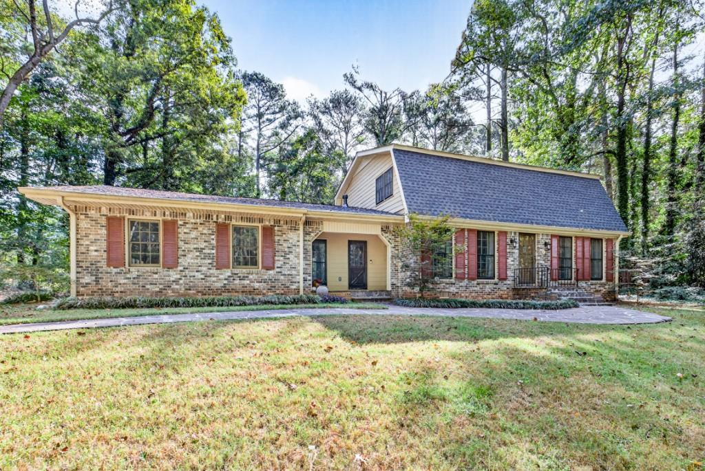 2037 Stoneleigh Dr., Stone Mountain, GA 30087