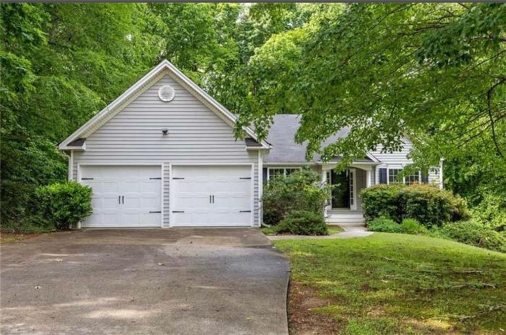 245 London Ln., Hiram, GA 30141