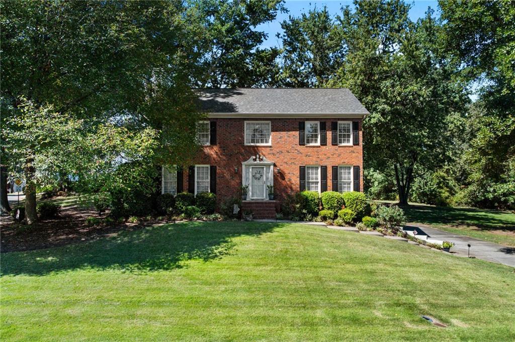 2451 Meadowglen Tr., Snellville, GA 30078