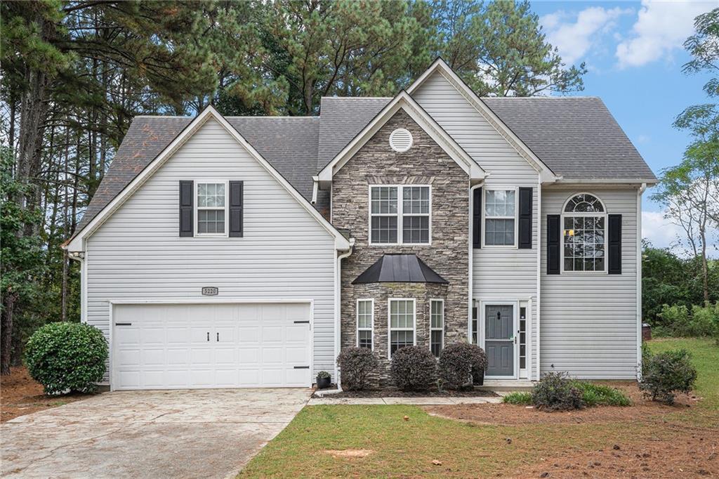 5220 Victoria Park Dr., Loganville, GA 30052