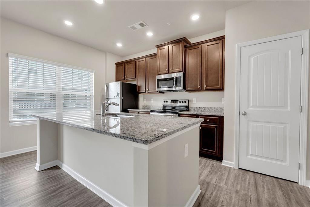 2106 Irvin Ct., Kennesaw, GA 30144