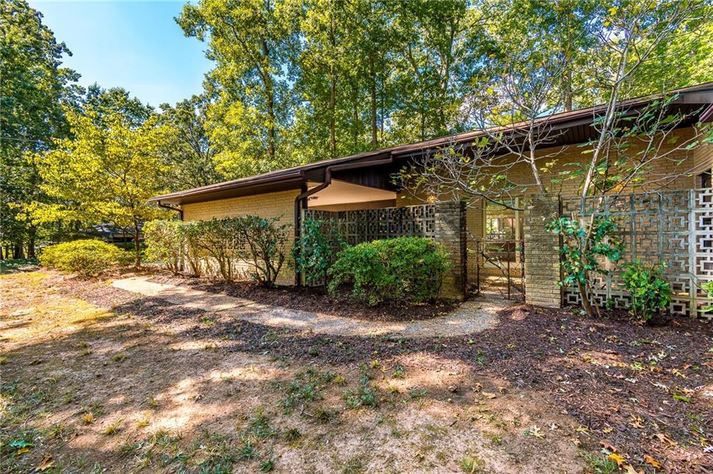 2700 Hawaii Ct., Decatur, GA 30033