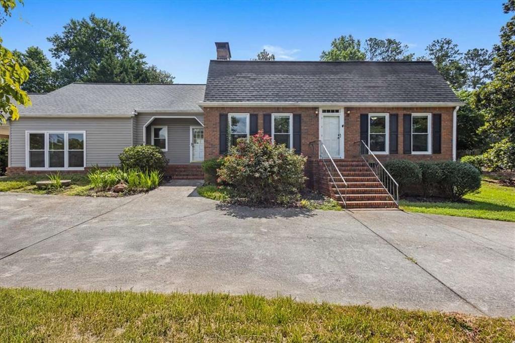 205 Hart Cir., Dallas, GA 30132