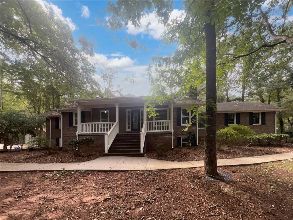 121 Northwoods Rd., Sharpsburg, GA 30277
