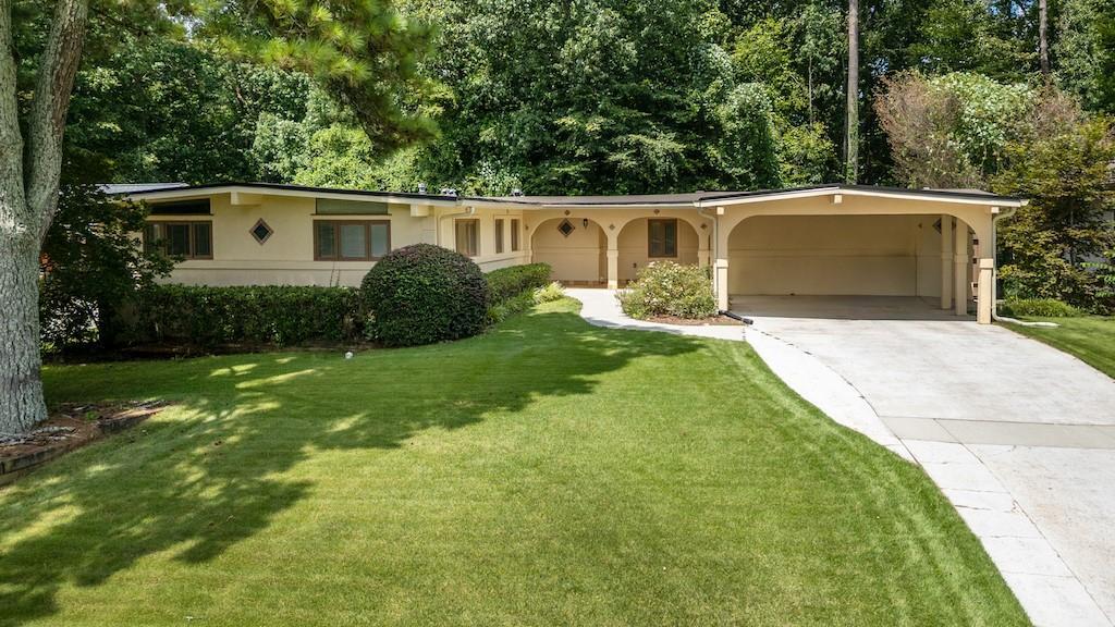 1190 Arborvista Dr., Atlanta, GA 30329