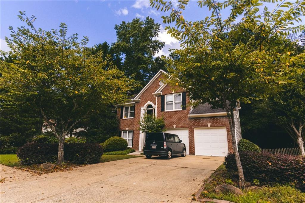 1028 Deer Hollow Dr., Woodstock, GA 30189
