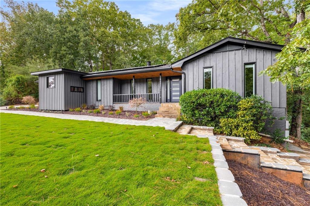 3025 Creek Ct., Roswell, GA 30075
