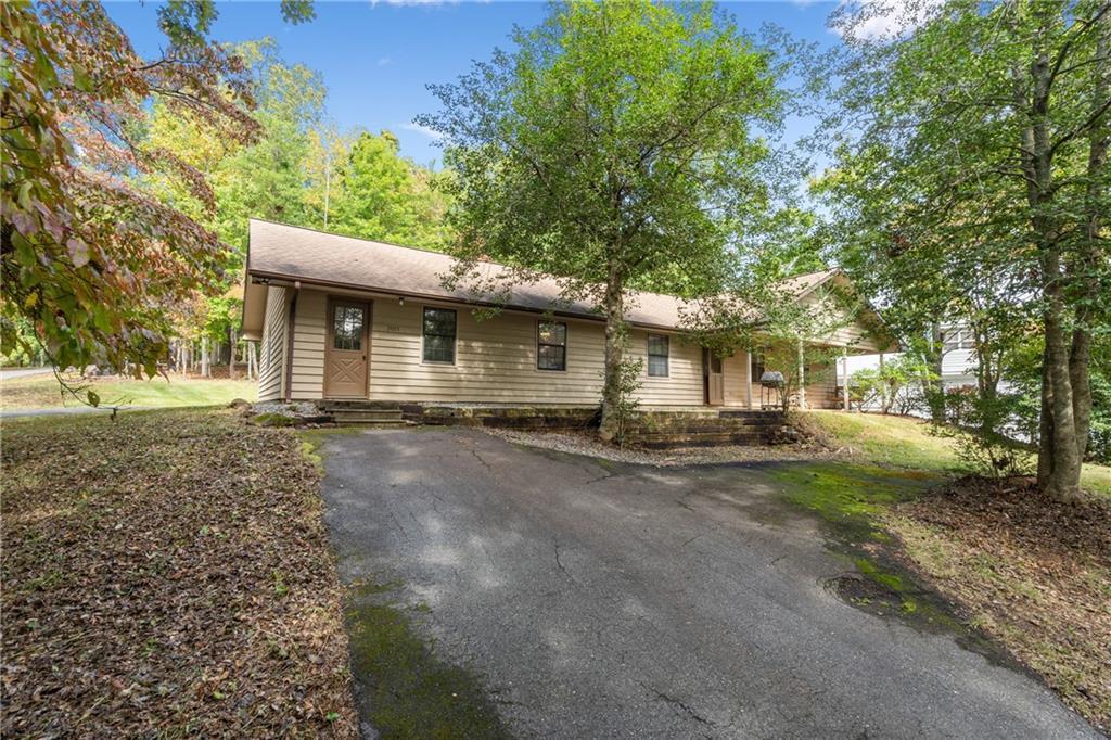2015 Pine Lake Rd., Hiawassee, GA 30546