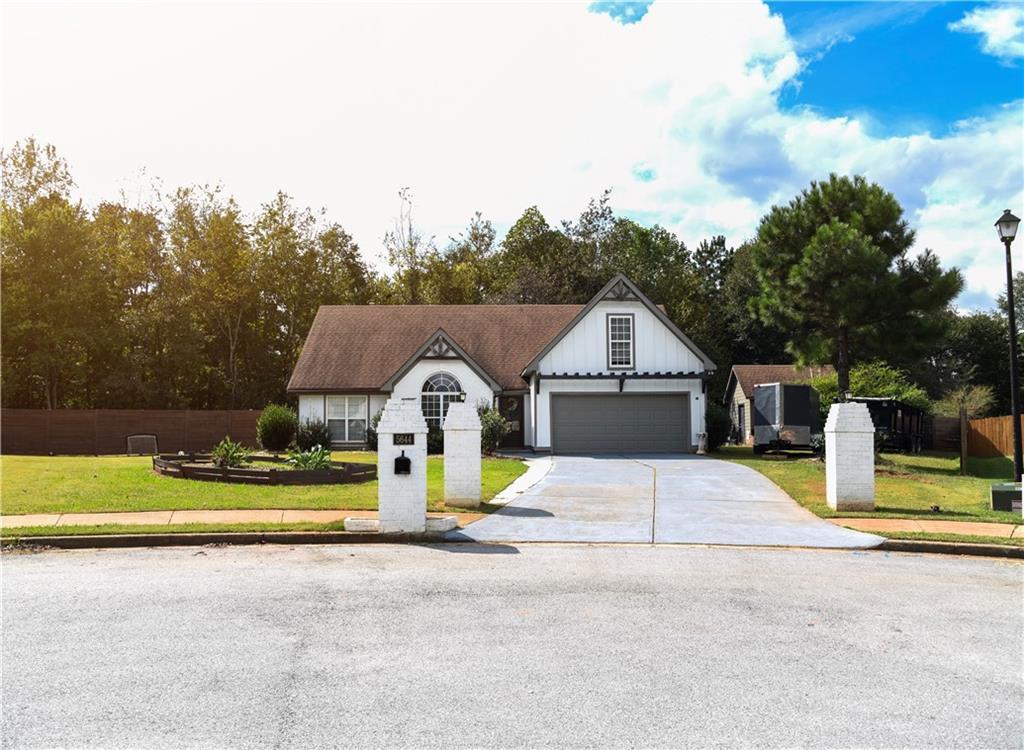 5644 Mohave Ct., Flowery Branch, GA 30542