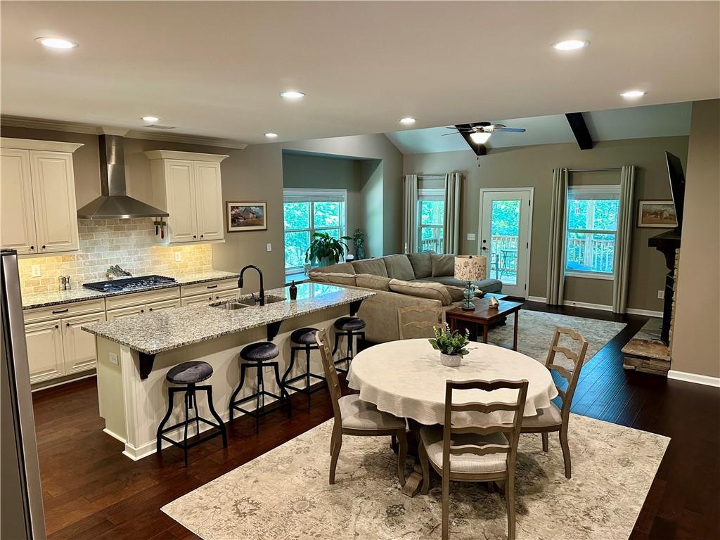 297 Cherokee Dr., Waleska, GA 30183