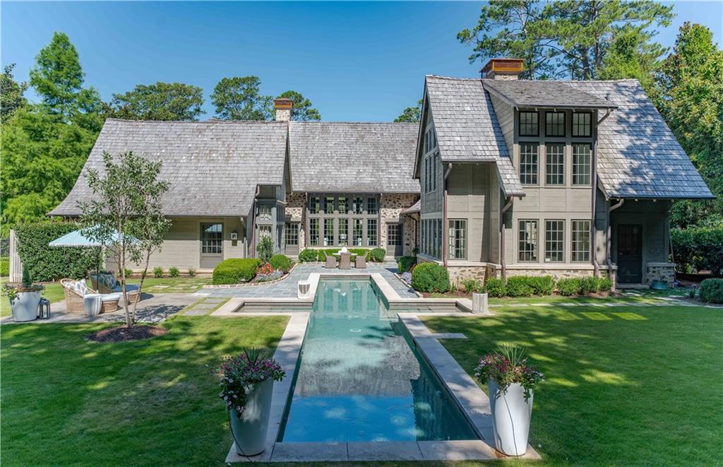 2979 Ridgewood Rd., Atlanta, GA 30327