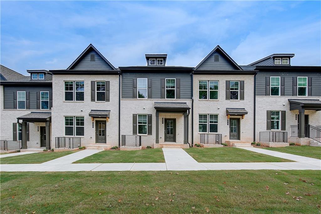 311 Daybreak Ln., Newnan, GA 30265