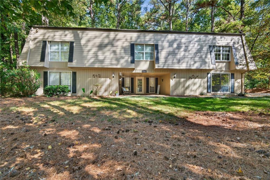 220 Hollyberry Dr., Roswell, GA 30076