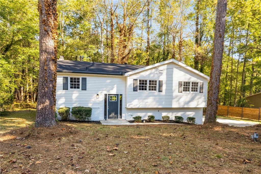 6883 Lakeshore Dr., Douglasville, GA 30135