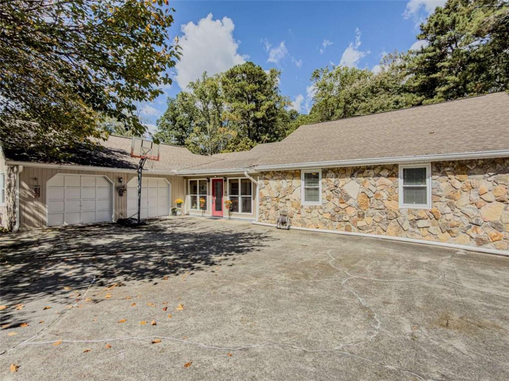 180 Coeur Pl., Lilburn, GA 30047