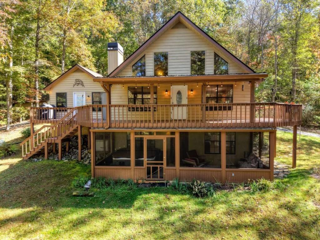 446 Riverwood Rd., Ellijay, GA 30536