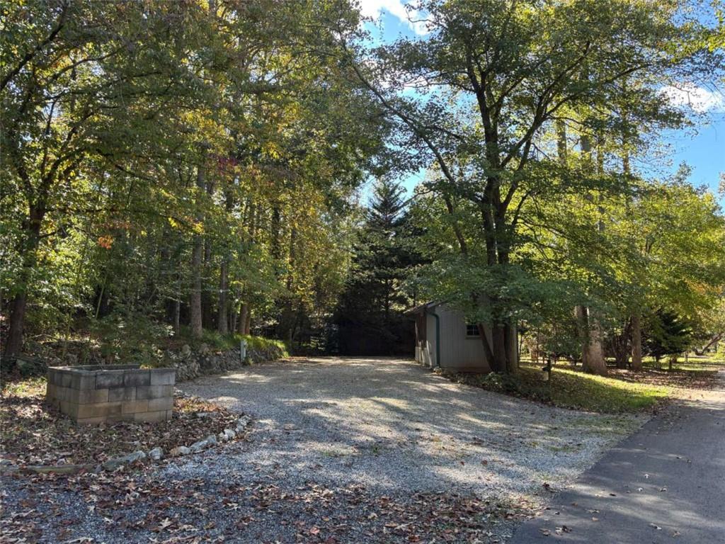 318 Hidden Valley Rd., Cleveland, GA 30528