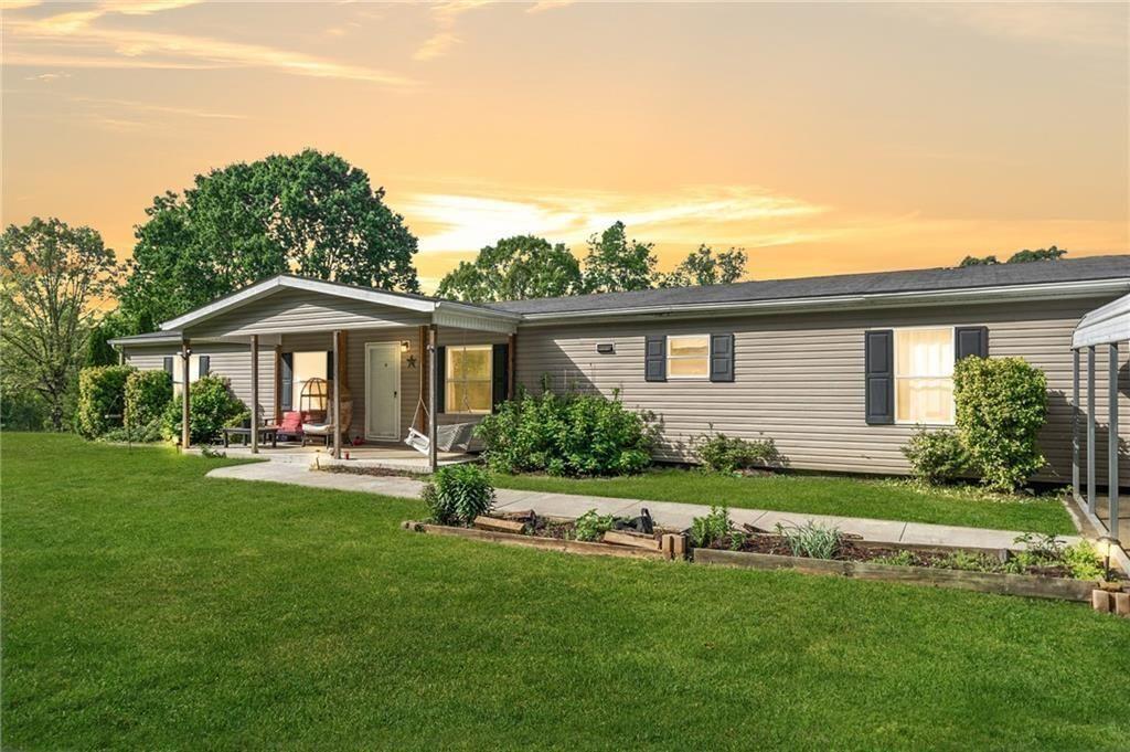1575 Davis Rd., Fairmount, GA 30139