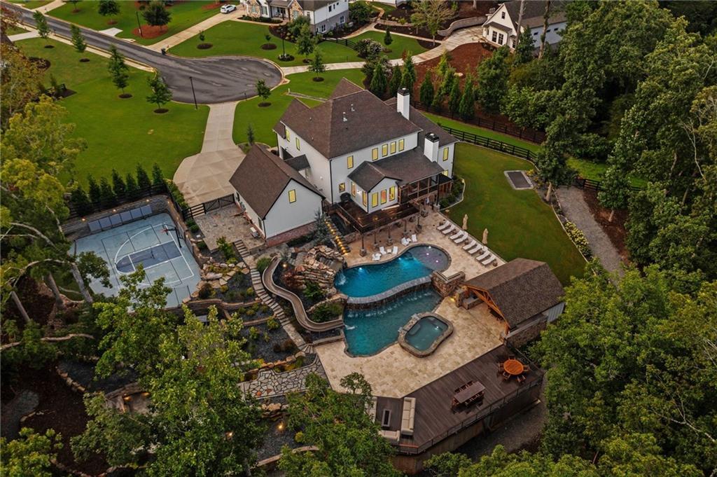 128 Creekview Ln., Canton, GA 30115