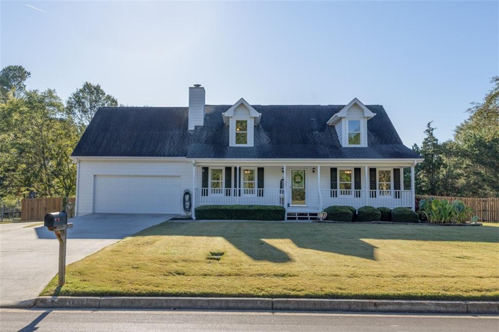 1460 Twin Manor Dr., Loganville, GA 30052