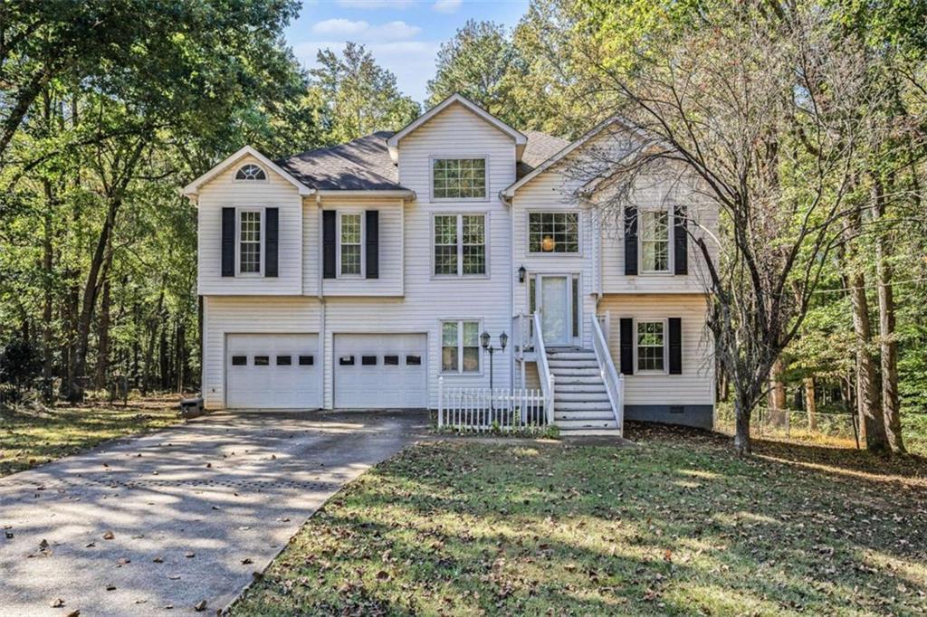 215 Ashley Trace Dr., Locust Grove, GA 30248