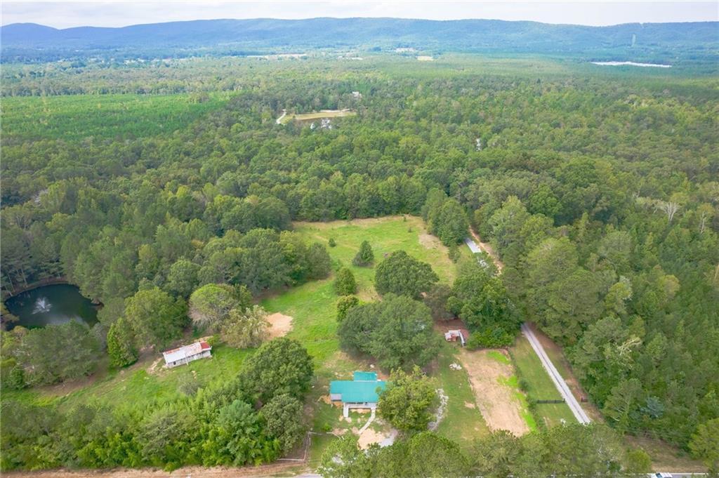 821 Everett Springs Rd., Calhoun, GA 30701
