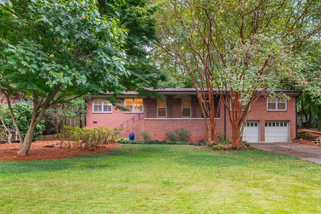 1077 Vistavia Cir., Decatur, GA 30033