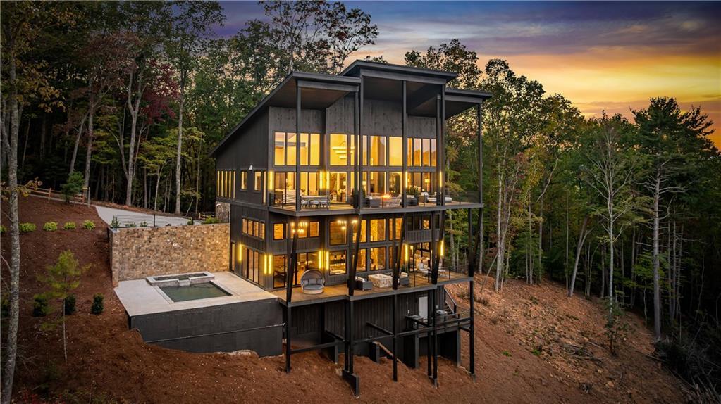 321 Skylight Dr., Blue Ridge, GA 30513