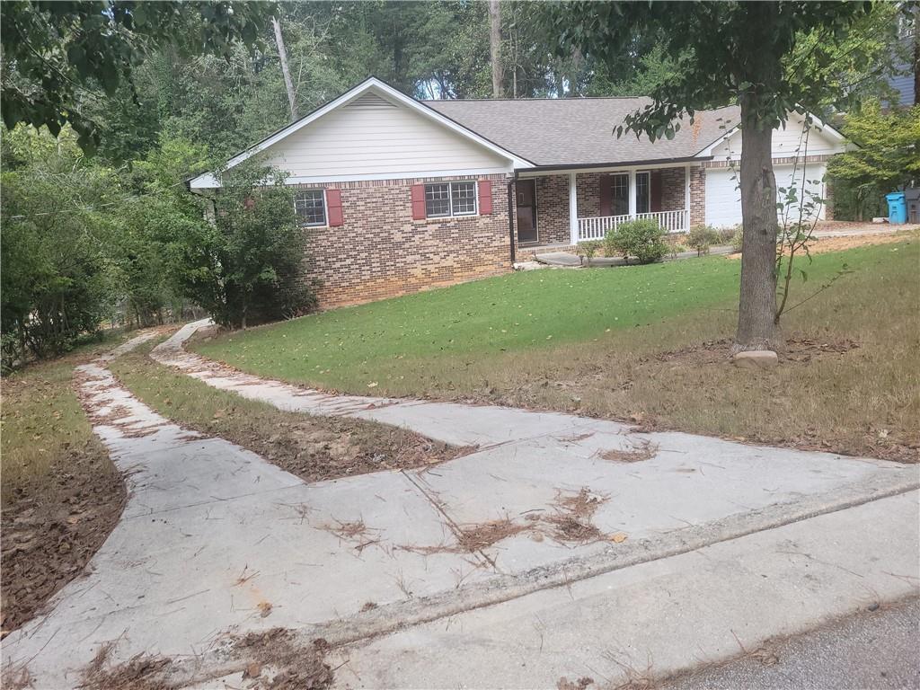 2721 Brackenwood Dr., Snellville, GA 30039